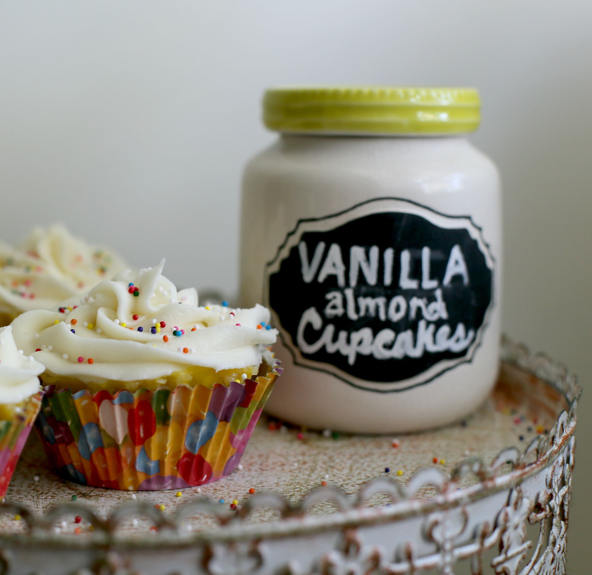 vanilla cupcakes1
